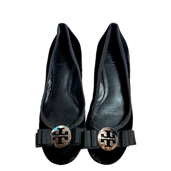 Tory Burch Jessica Black Velvet Bow Toe Silver Medallion Ballet Flats Size 8.5 - Picture 1 of 12